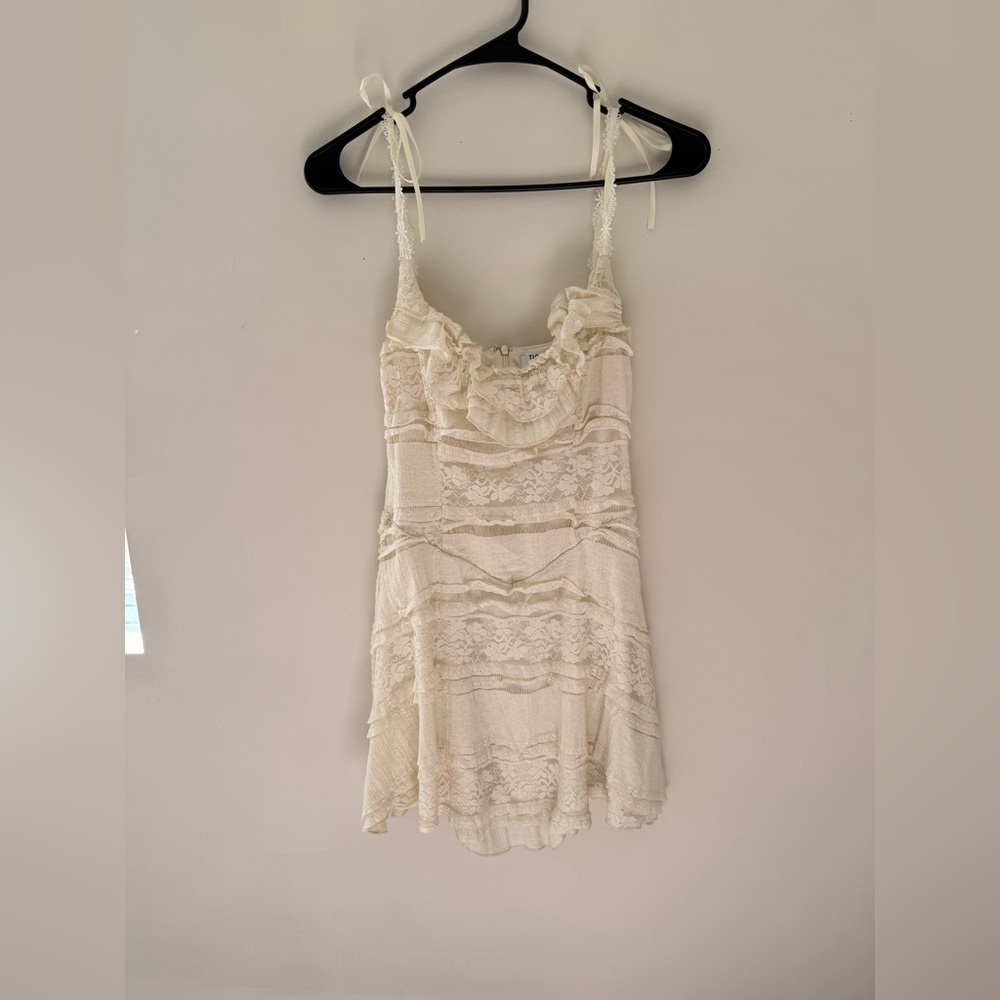 Elegant Strapless Cream Lace Dress